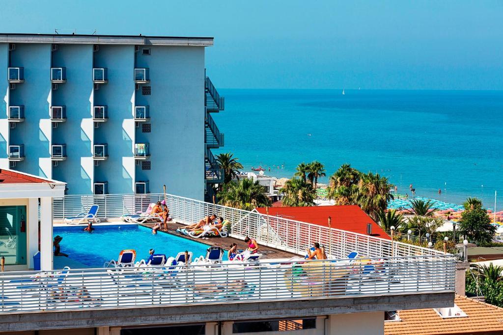 Medi Garden Hotel&Residence Alba Adriatica Kültér fotó